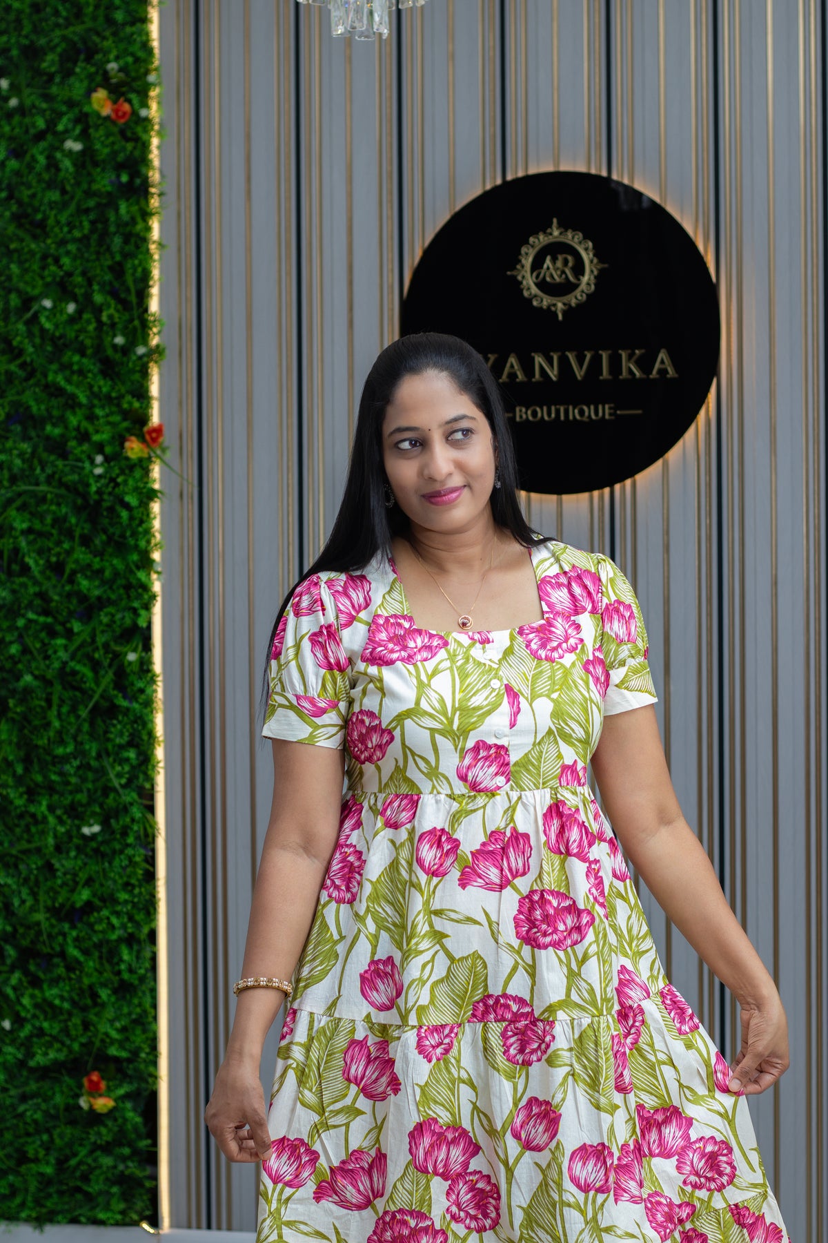 Cotton midi dress with puff sleeves