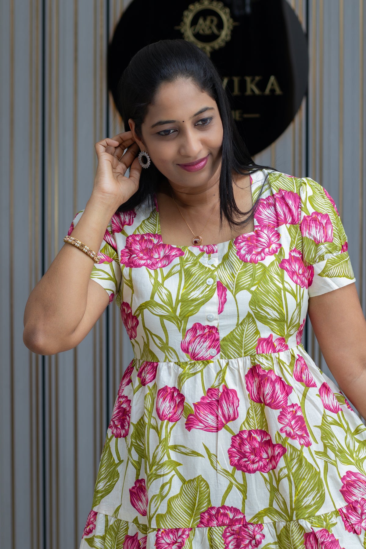 Cotton midi dress with puff sleeves